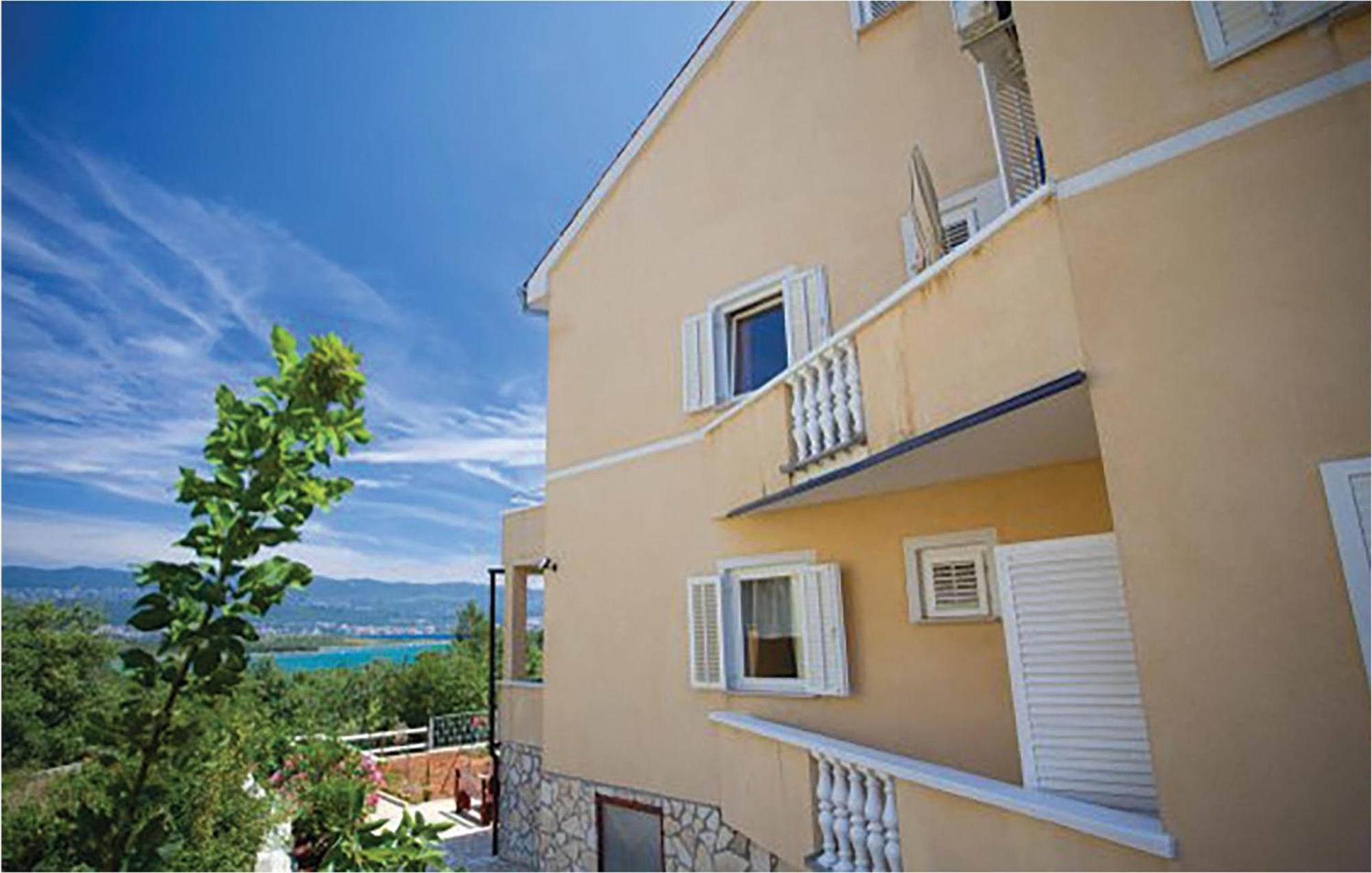 1 Bedroom Beautiful Apartment In Malinska Kültér fotó