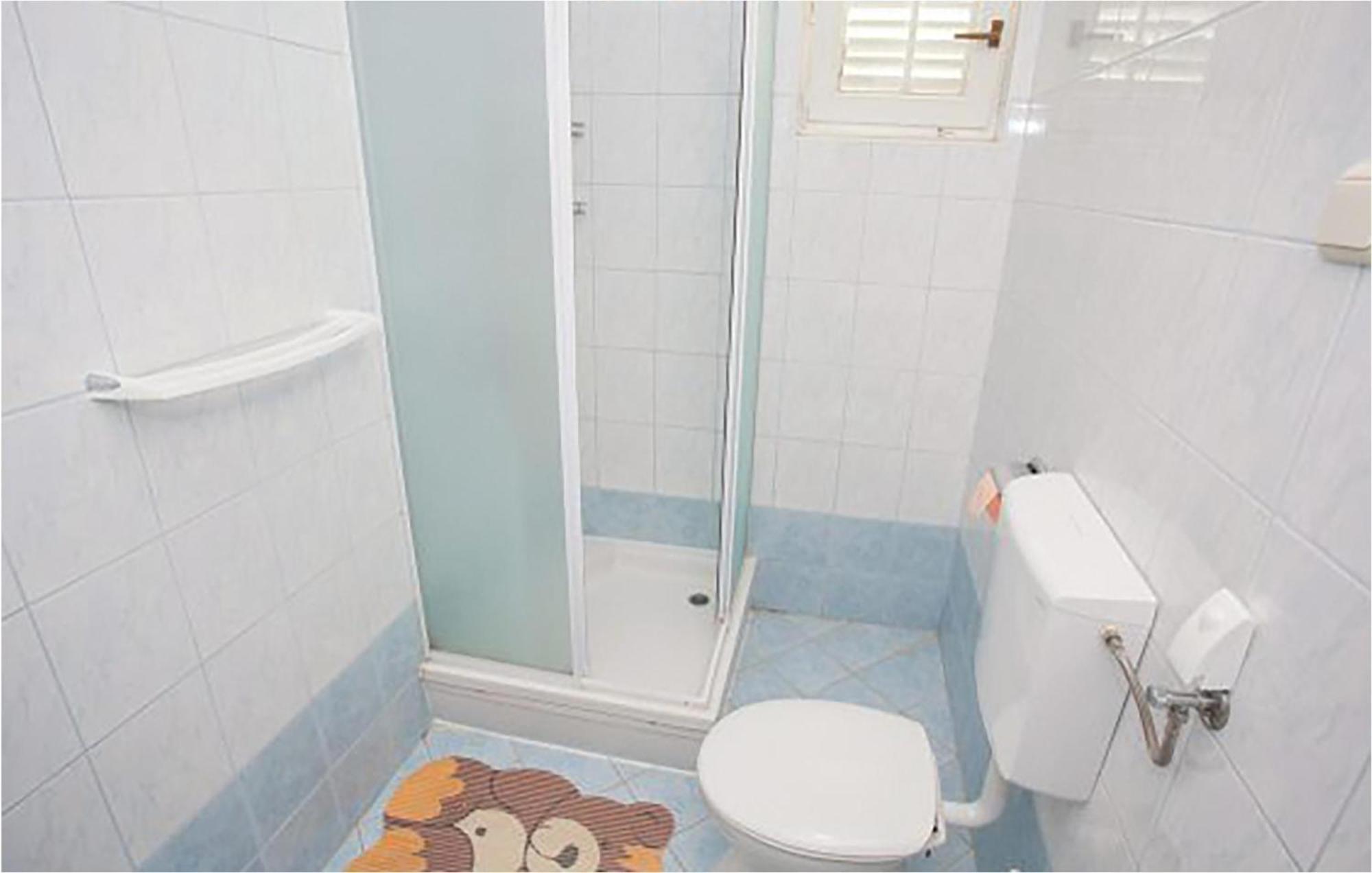 1 Bedroom Beautiful Apartment In Malinska Kültér fotó